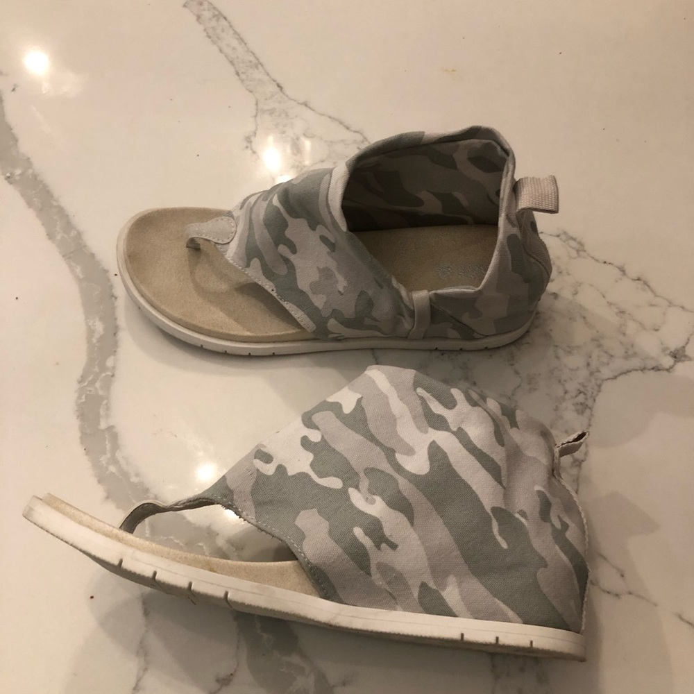 Mia camouflage sandal size 6.5 women’s